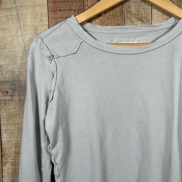 We The Free People Grey Exposed Seam Raw Hem Long Sleeve Tee Medium Boho Casual - Picture 2 of 7